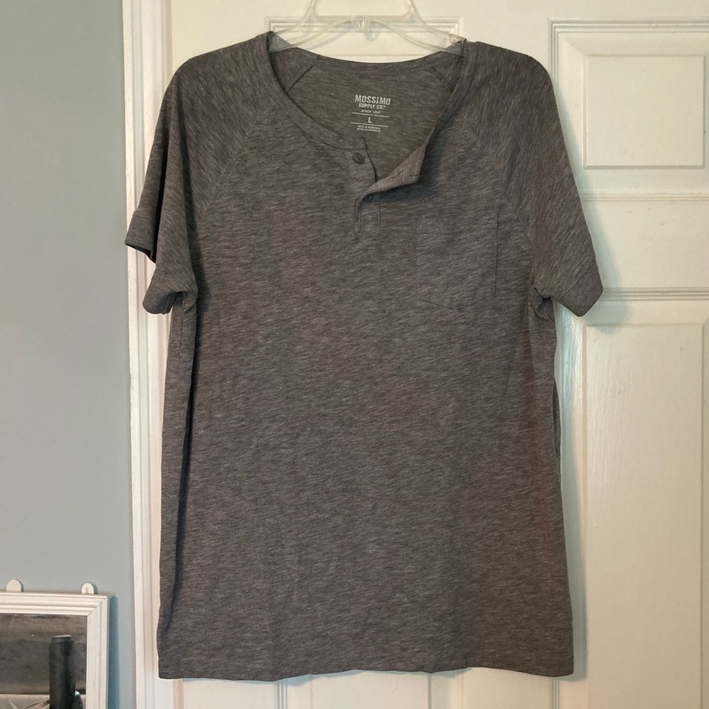 Men’s grey shirt